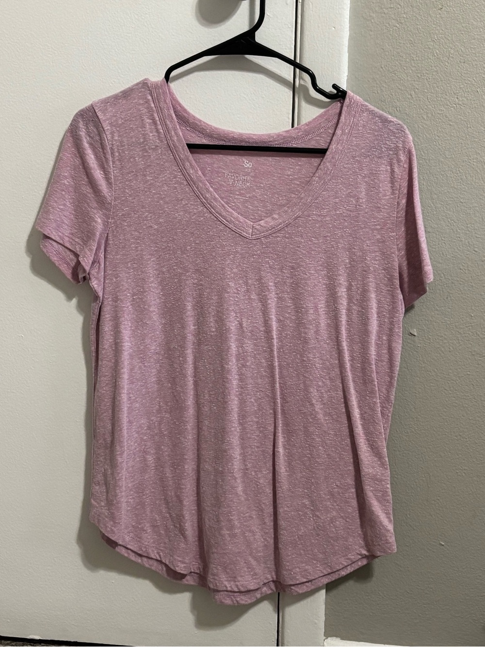 Heathered lilac v neck tee